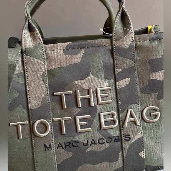 2S4HTT002H03 - Marc Jacobs The Camo Jacquard Medium Tote Bag - Picture 2 of 16